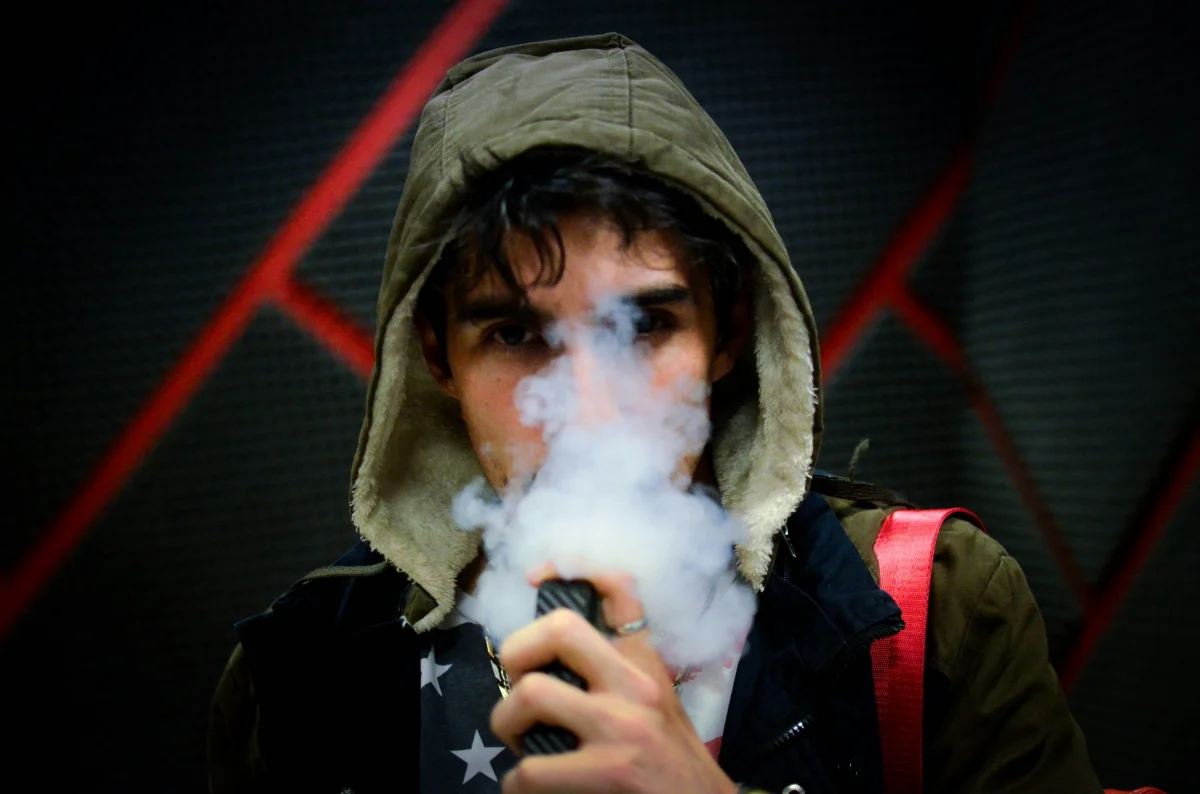 Arrêter de fumer sans nicotine : l'inhalation d'huiles essentielles au lieu de la cigarette électronique